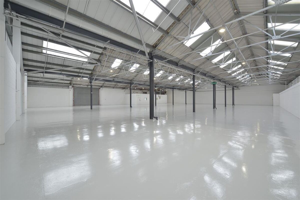 High quality, comprehensively refurbished industrial unit in the heart of Trafford Park