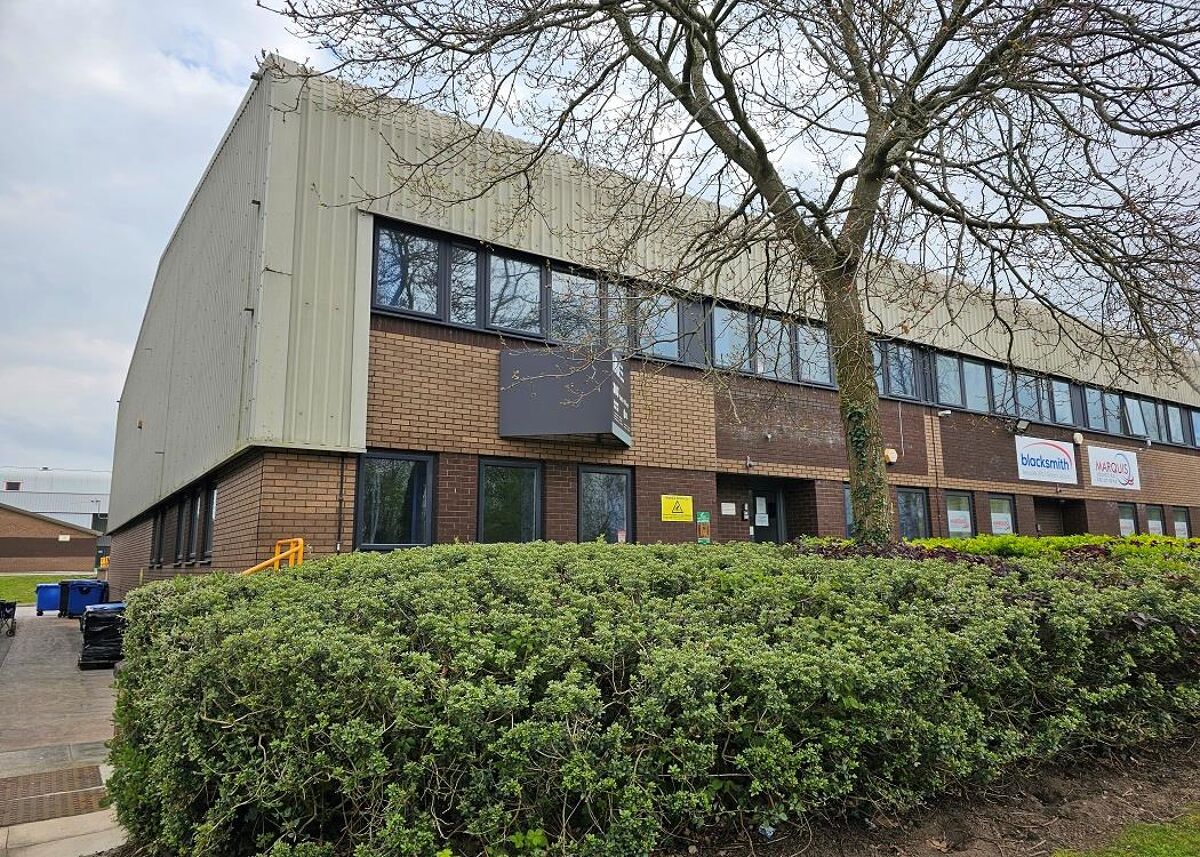 Warehouse unit to let. Available on flexible terms.