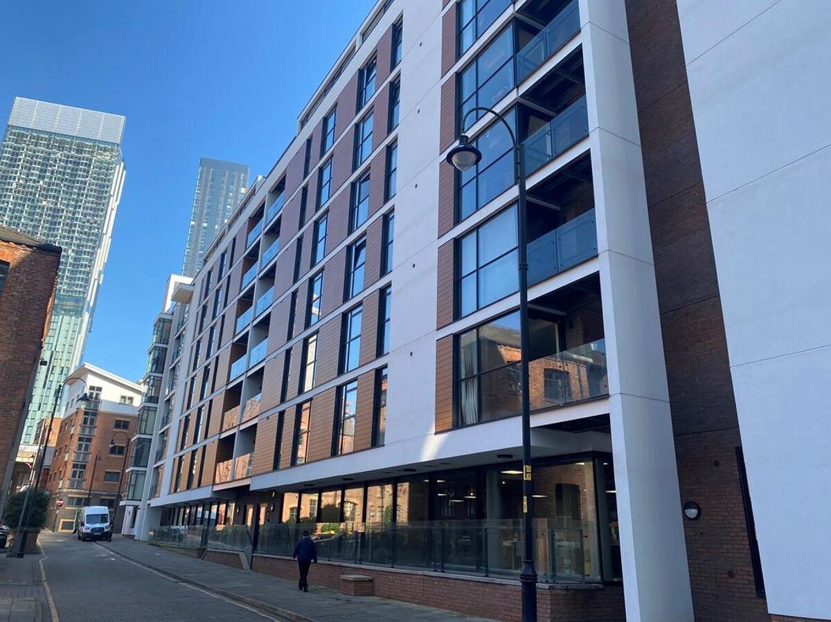 Grade A office suite in the popular Castlefield area.
Available for sale / to let