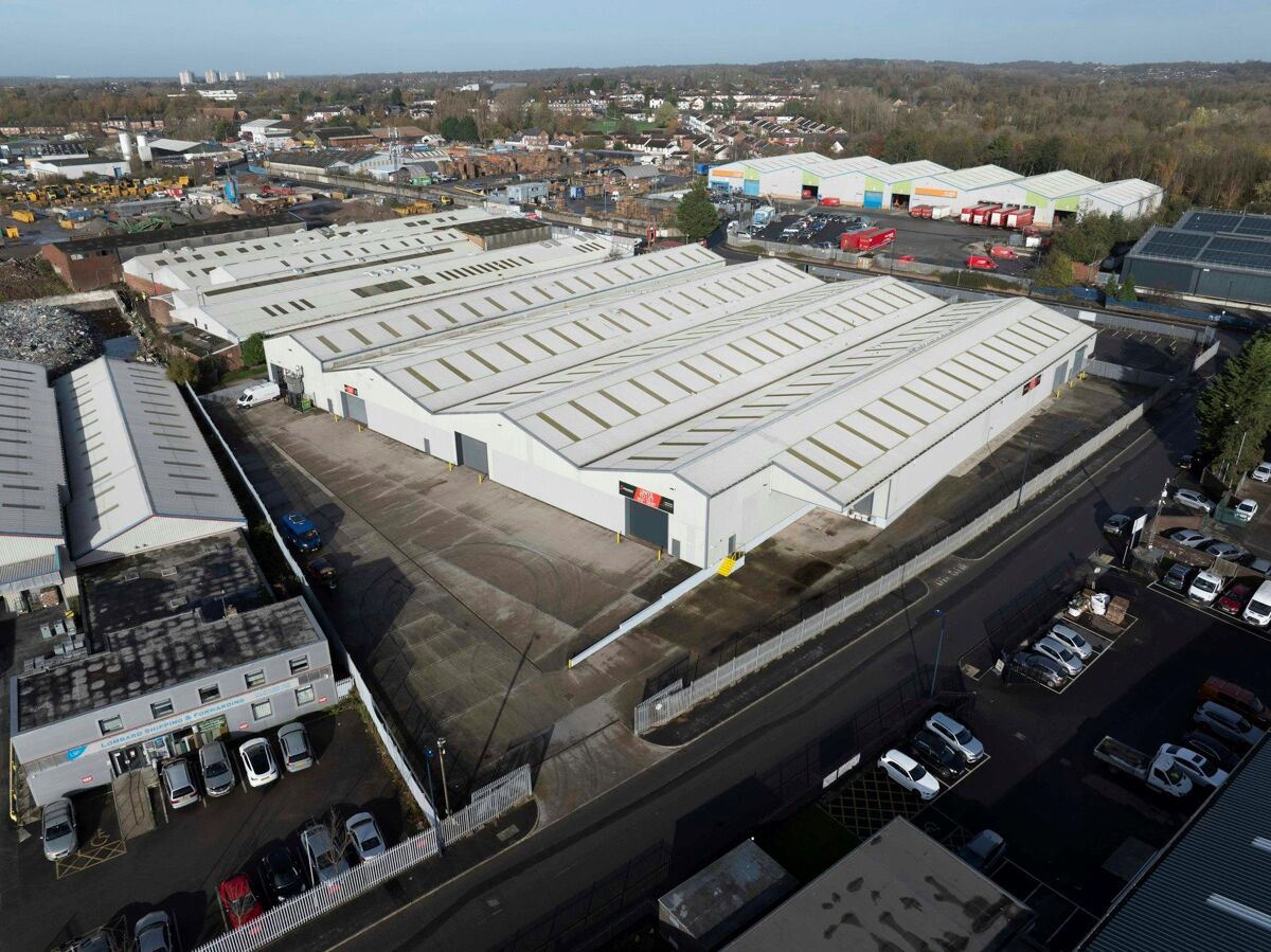 High quality warehouse unit in a prime industrial location.