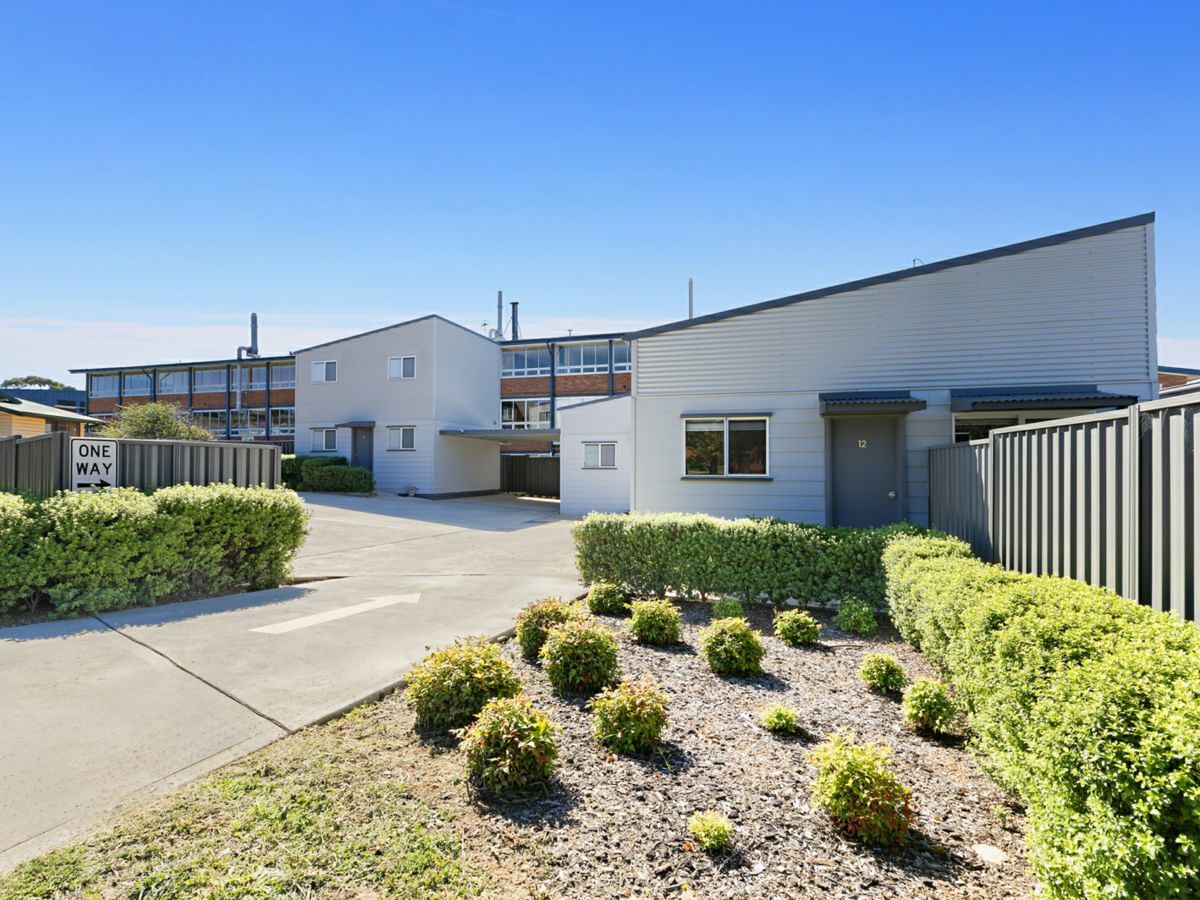 8 Yulin Avenue, COOMA, Cooma - Thumbnail 2