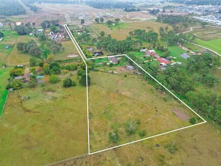 Picture of 5 bedroom farmhouse for sale.
