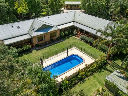 Picture of 8 bedroom farmhouse for sale.