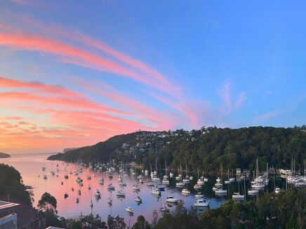 Picture of 5 bedroom house for sale.