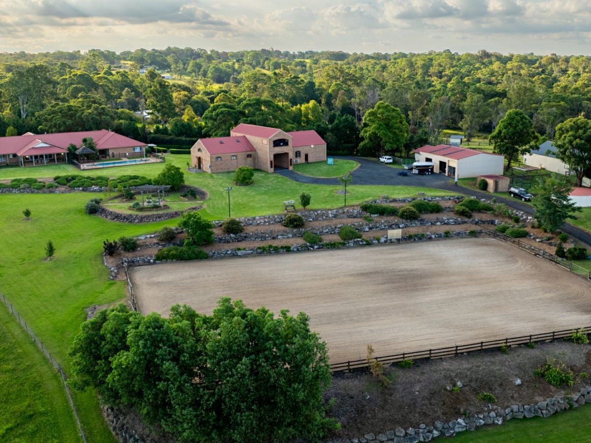 100 Daley Close, THE OAKS, The Oaks - Image 1