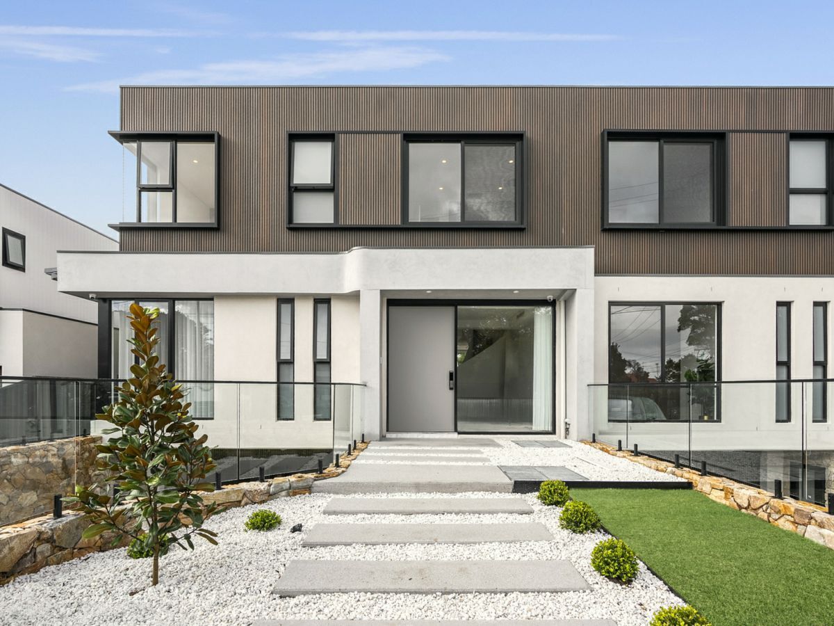 16 Riverside Avenue, PUTNEY