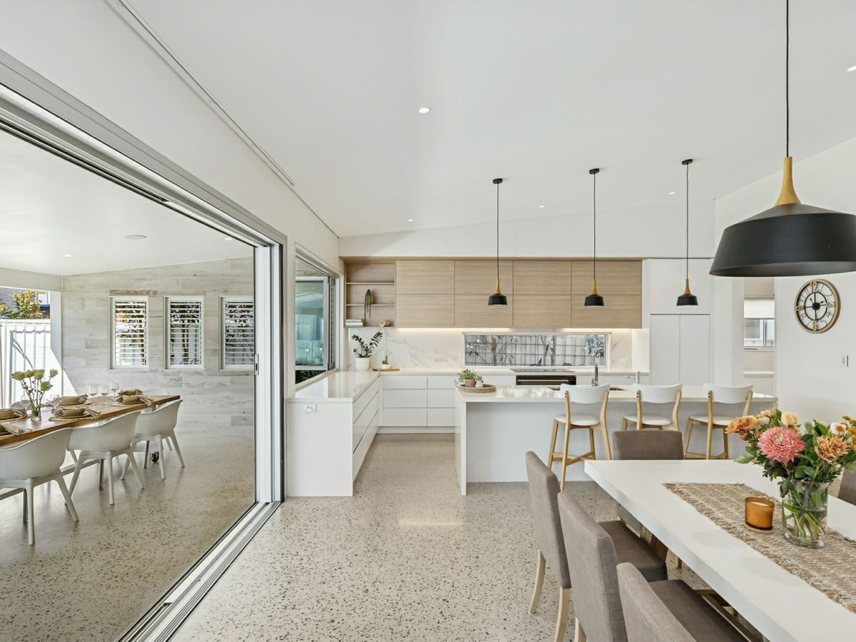 10 Binburra Avenue, TOOWOON BAY, Toowoon Bay - Thumbnail 2