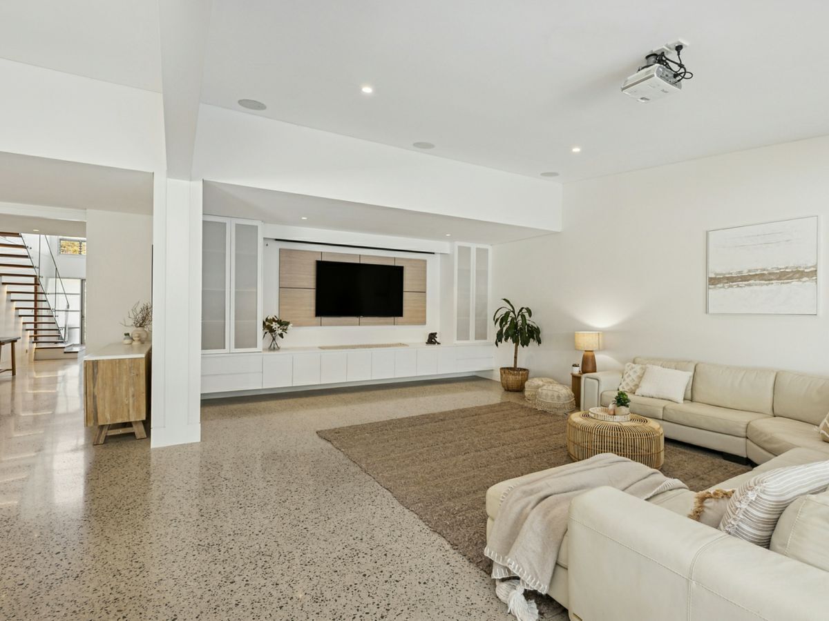 10 Binburra Avenue, TOOWOON BAY, Toowoon Bay - Thumbnail 6