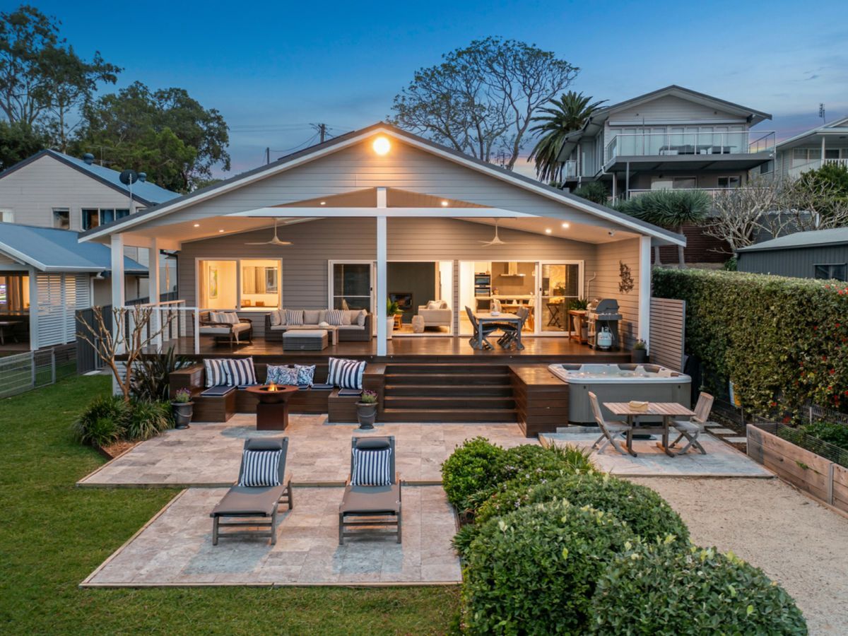 62 Gordon Avenue, SUMMERLAND POINT, Summerland Point - Thumbnail 2
