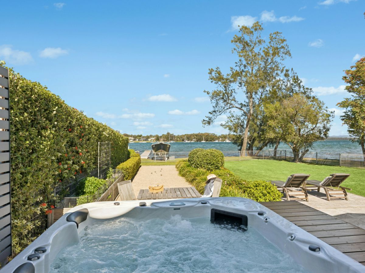 62 Gordon Avenue, SUMMERLAND POINT, Summerland Point - Thumbnail 8