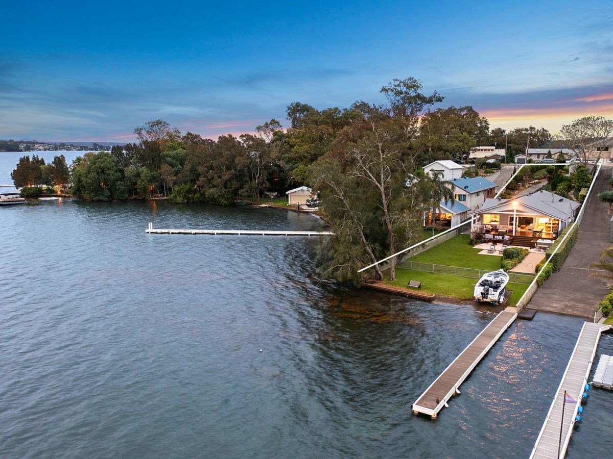 62 Gordon Avenue, SUMMERLAND POINT, Summerland Point - Image 1
