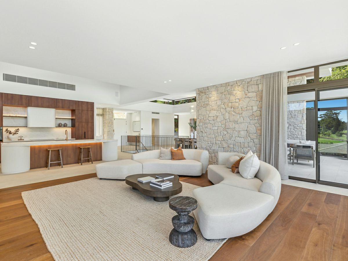 90 Brush Road, WAMBERAL, Wamberal - Thumbnail 3