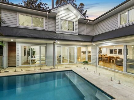 Picture of 6 bedroom house for sale.