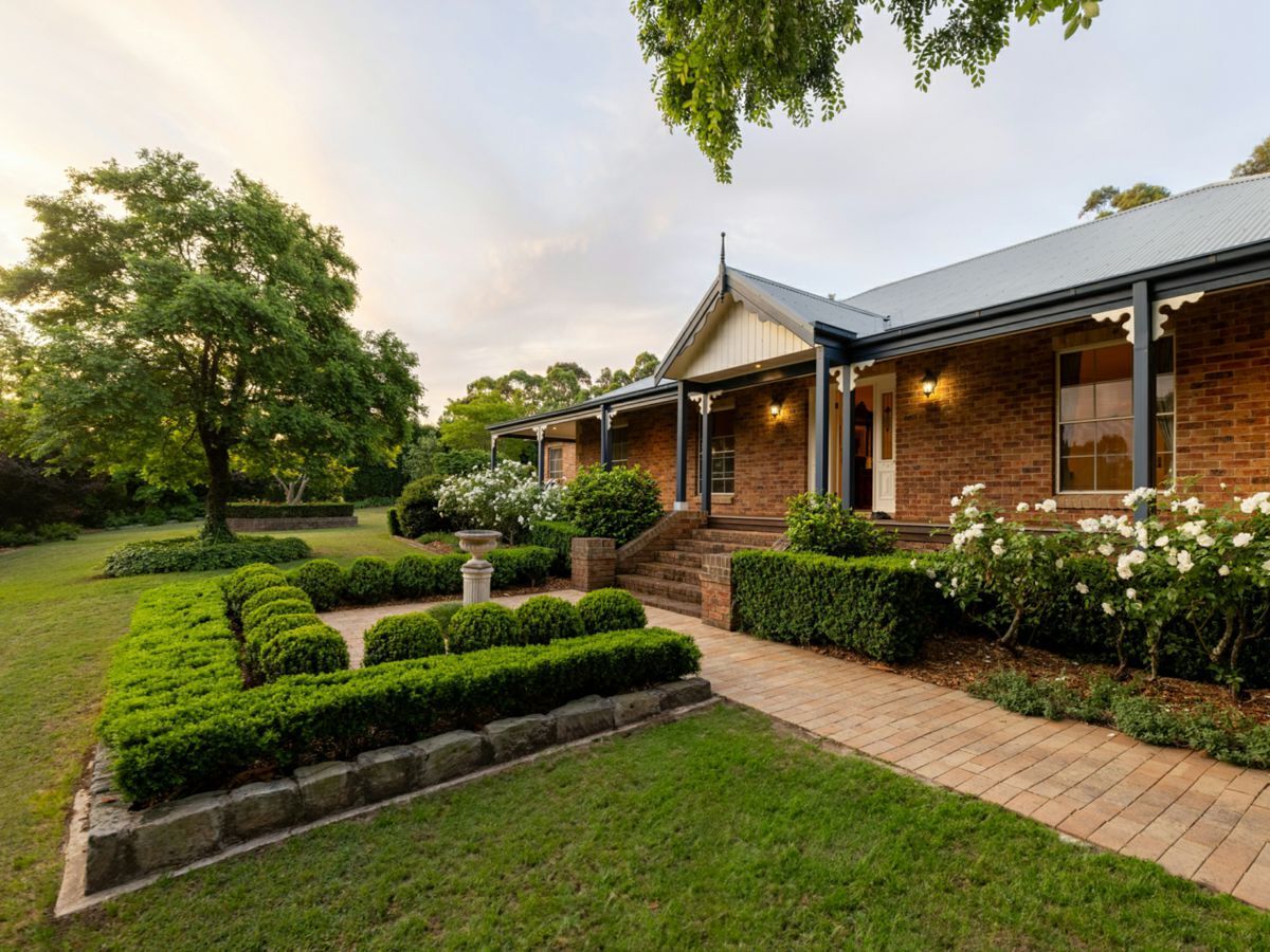 house for sale in 2 Forest Hill Drive, OAKHAMPTON HEIGHTS mcg15p66594