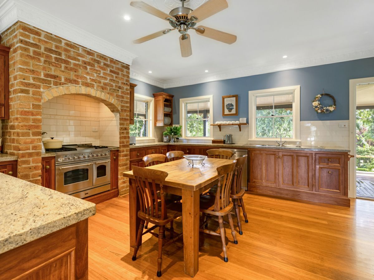 house for sale in 2 Forest Hill Drive, OAKHAMPTON HEIGHTS mcg15p66594