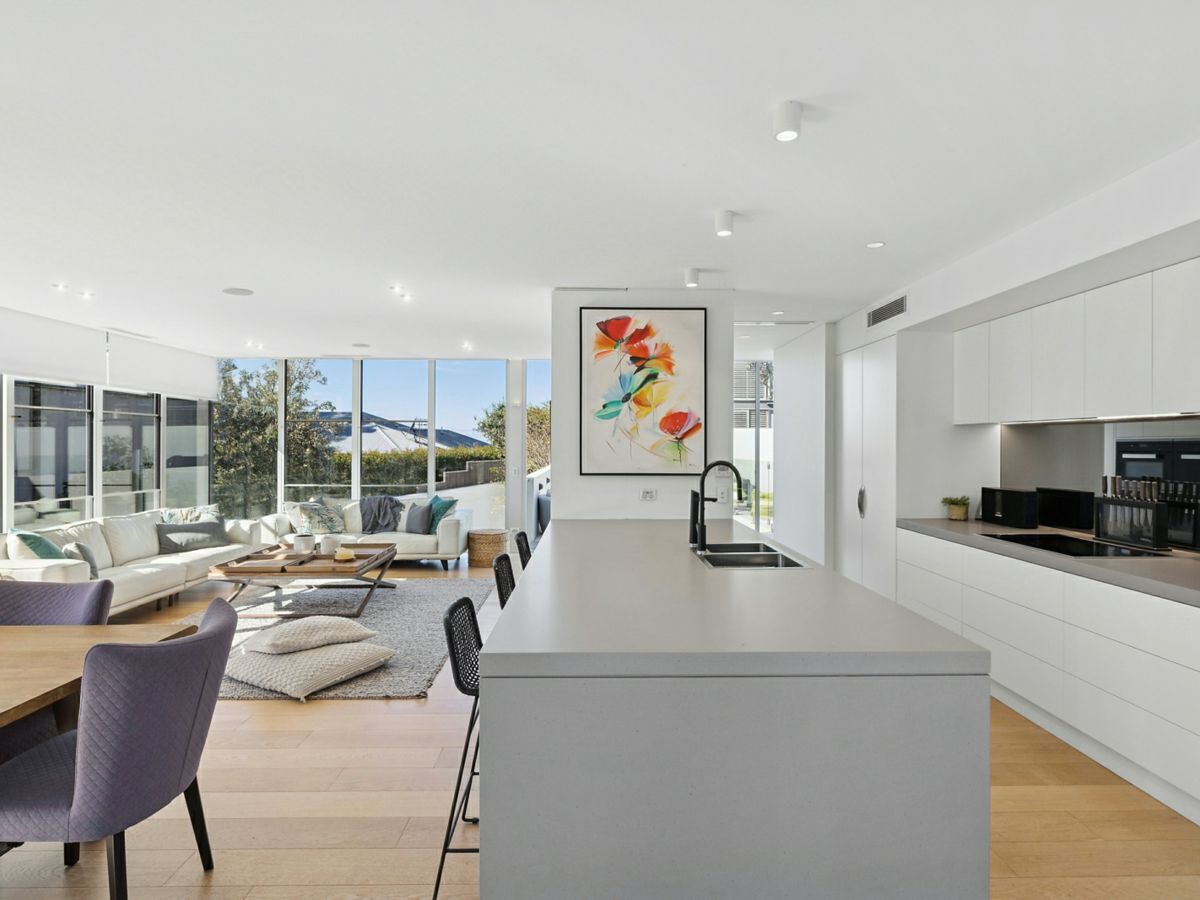 13 Tudibaring Parade, MACMASTERS BEACH, Macmasters Beach - Thumbnail 6