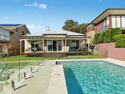 Picture of 4 bedroom house for sale.