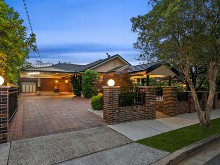 Picture of 6 bedroom house for sale.