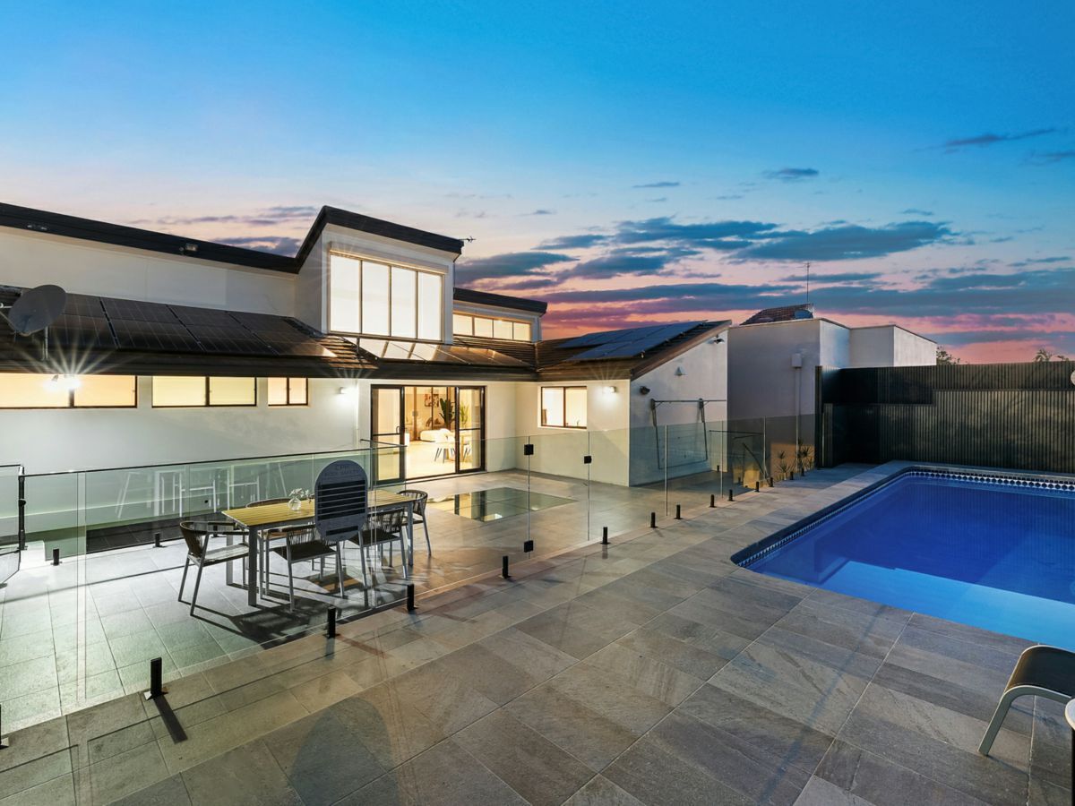 13 Tutt Crescent, CHISWICK, Chiswick - Thumbnail 2