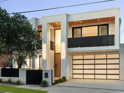 Picture of 5 bedroom house for sale.