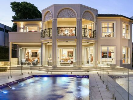 Picture of 6 bedroom house for sale.