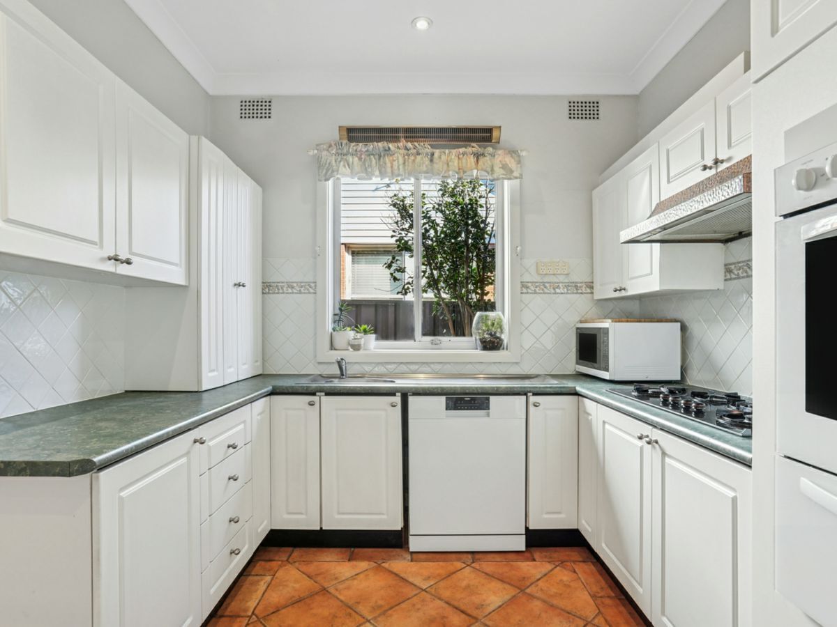 8 Nullawarra Avenue, CONCORD WEST, Concord West - Thumbnail 2