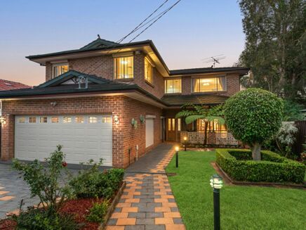 Picture of 4 bedroom house for sale.