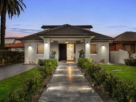 Picture of 4 bedroom house for sale.