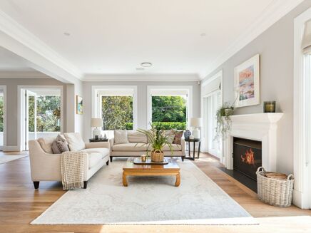 Picture of 4 bedroom house for sale.