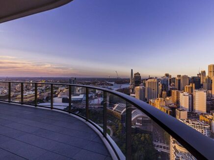 Picture of 5 bedroom apartment for sale.