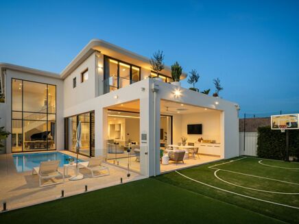 Picture of 5 bedroom house for sale.