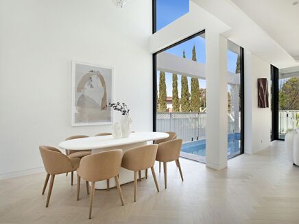 Picture of 5 bedroom house for sale.