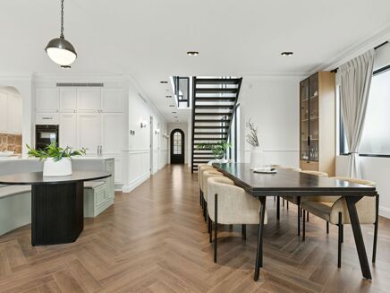 Picture of 5 bedroom house for sale.