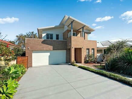 Picture of 4 bedroom house for sale.