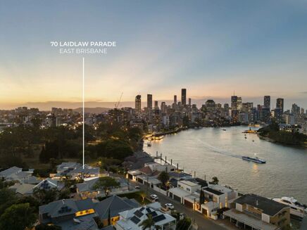 Picture of 5 bedroom house for sale.