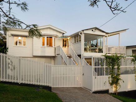 Picture of 5 bedroom house for sale.