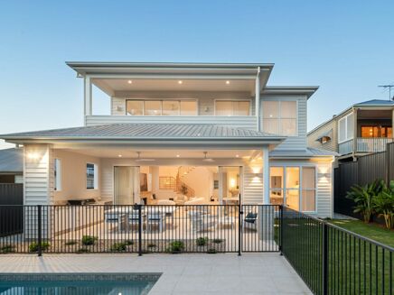 Picture of 5 bedroom house for sale.