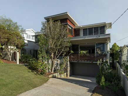 Picture of 4 bedroom house for sale.