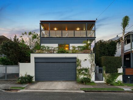 Picture of 5 bedroom house for sale.