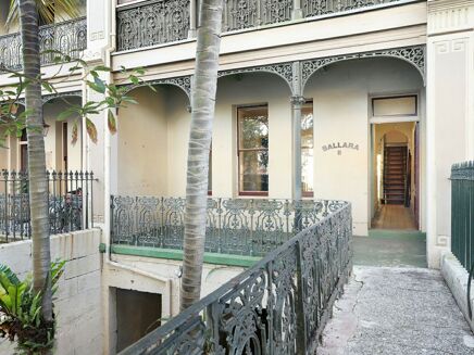 Picture of 5 bedroom house for sale.