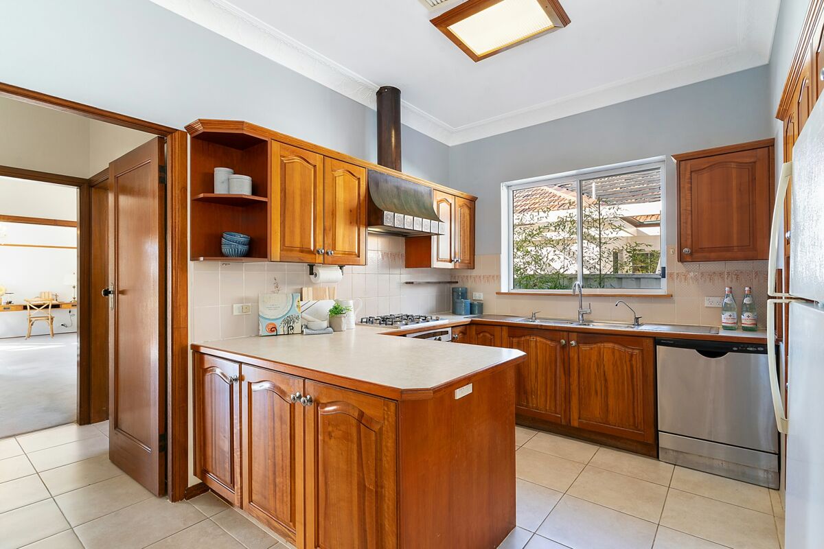 8 Warrane Road, ROSEVILLE CHASE, Roseville Chase - Thumbnail 4