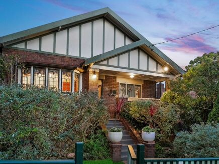 Picture of 4 bedroom house for sale.