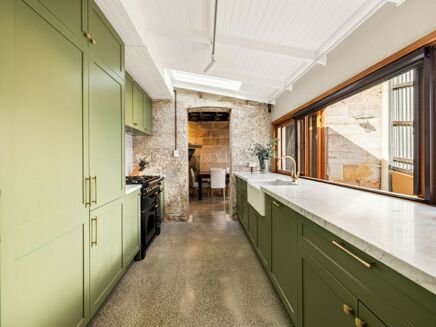 Picture of 4 bedroom house for sale.