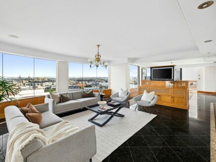 Picture of 5 bedroom apartment for sale.