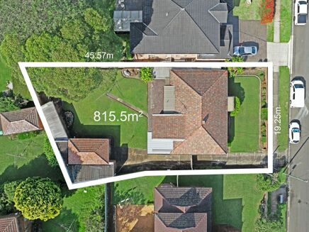 Picture of 3 bedroom house for sale.
