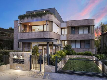 Picture of 3 bedroom apartment for sale.