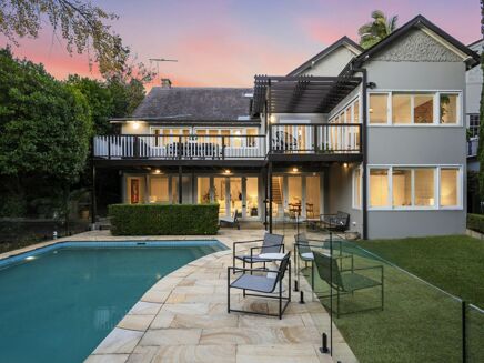Picture of 5 bedroom house for sale.