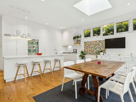 Picture of 3 bedroom house for sale.