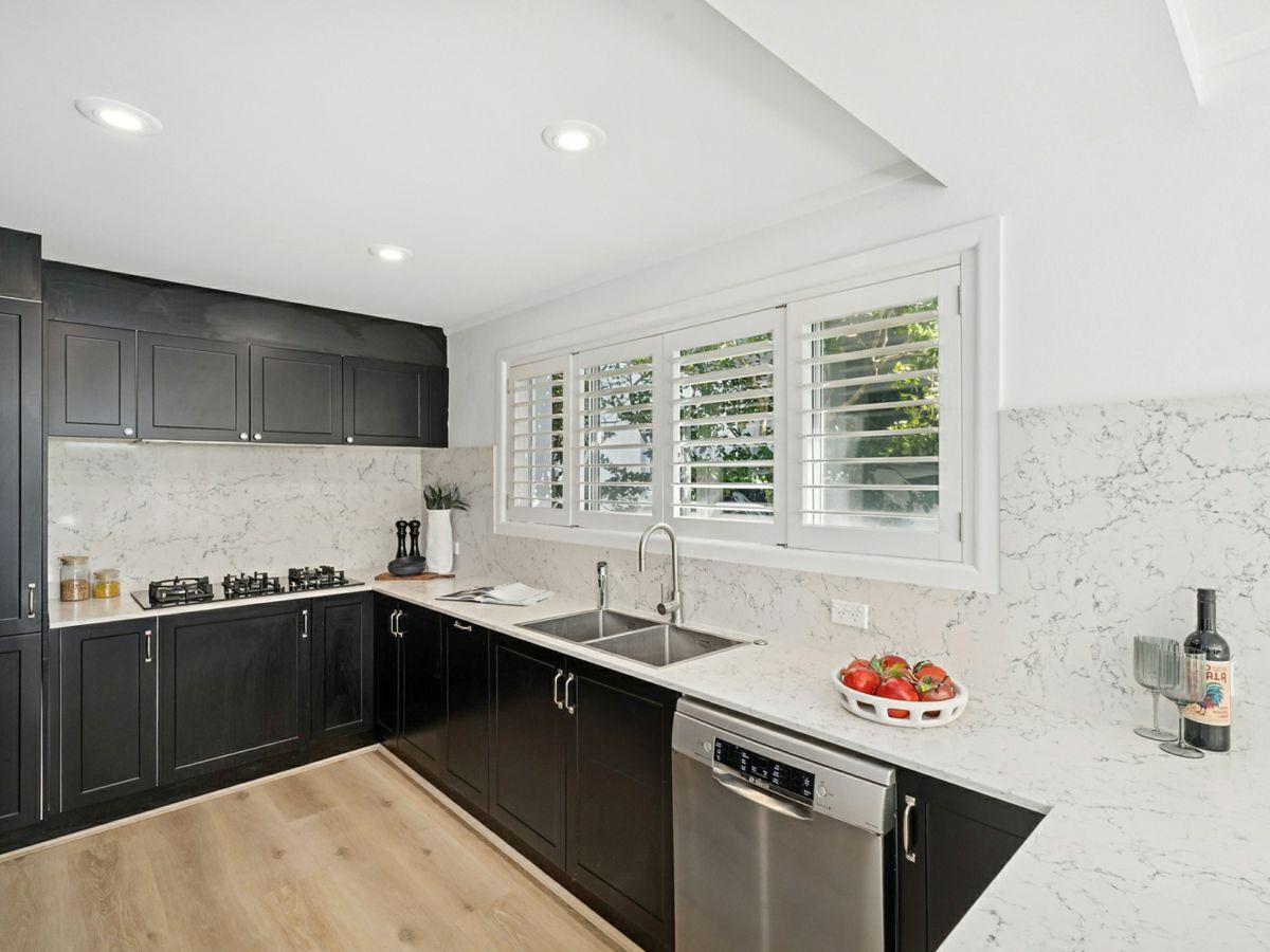 37 Sugarloaf Crescent, CASTLECRAG, Castlecrag - Thumbnail 8