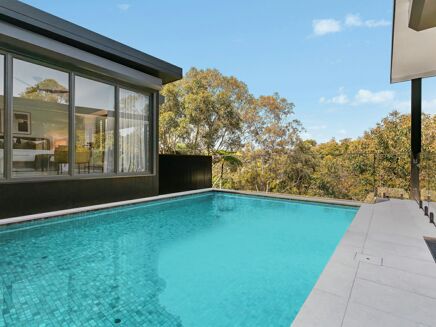 Picture of 5 bedroom house for sale.